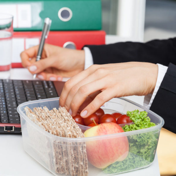 Comer en el trabajo estando a dieta es mucho más fácil con estos tips