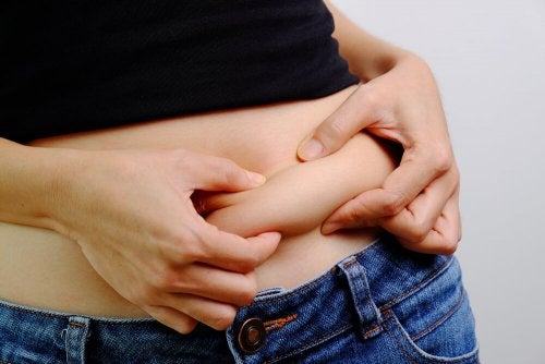 Reducir barriga es posible: 7 alimentos prohibidos si quieres un vientre plano